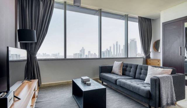 Blueground | DIFC, rooftop pool, nr Dubai Frame