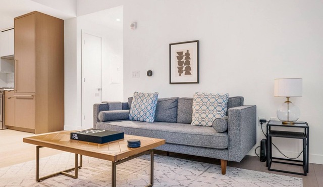Blueground | Shawmut, pool, nr Boston Common