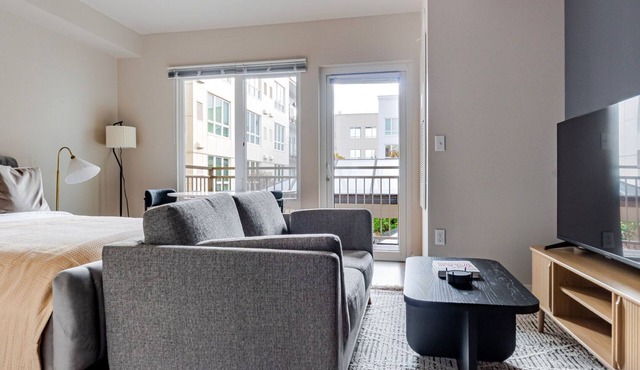 Blueground | West Bellevue, balcony, nr Bellevue Park