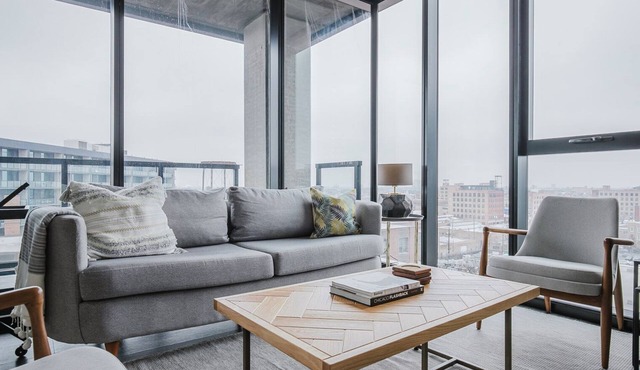 Blueground | West Loop, rooftop pool & gym