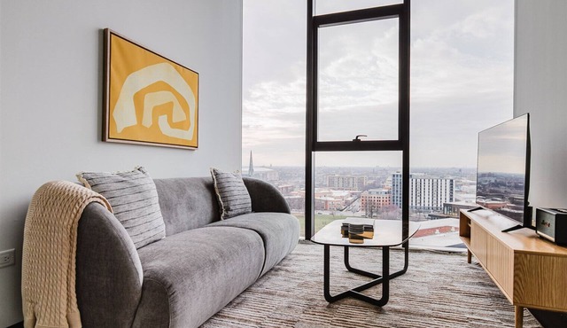 Blueground | West Loop, rooftop pool & gym