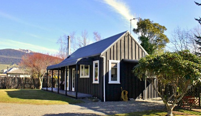 Bluehaven Cottage - Turangi Holiday Home