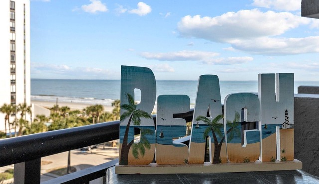 Bluewater Resort Beachfront Condo overlooking the sea, pools, hot tub