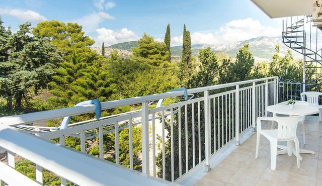 BlueWhite Studio - Mountain Vistas by the Pool