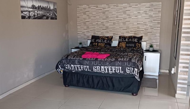 Bluff Marine Drive Self Catering Cottage A