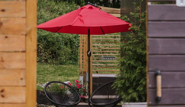 BLUSH: Boutique TINY home*private spa*walk to town