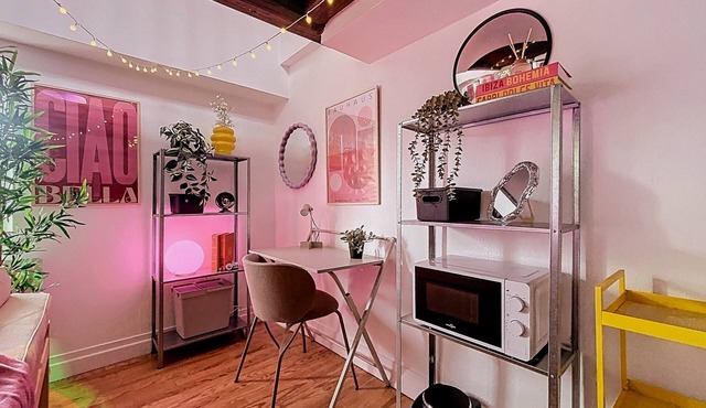 Blush Heaven - Private apartment with POP ambience! With free fiber and Netflix!