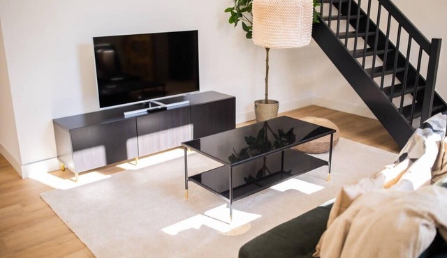 Blushing 2 Bed Serviced Apartment 92m2 -ESS38B (-