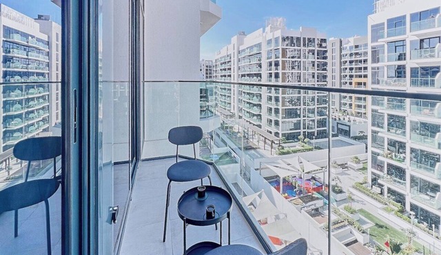 bnbme | Modern Apt with Pool & Gym | 12 min to Downtown