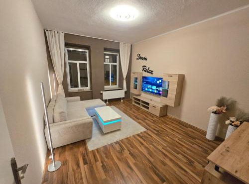 Boardinghouse mit 10 großen Apartments mit Parkplatz und Balkon