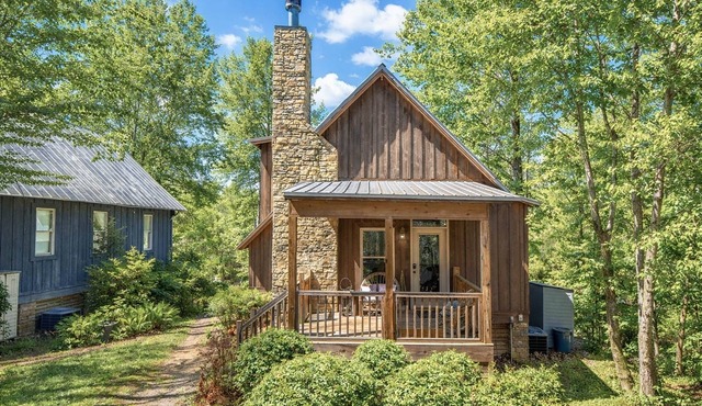 Boardwalk Bungalow | Lake Martin Retreat