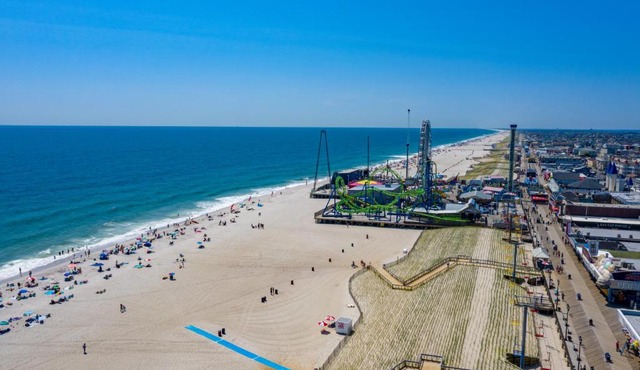 Boardwalk Hotel Charlee & Apartments Beach Hotel Oceanfront