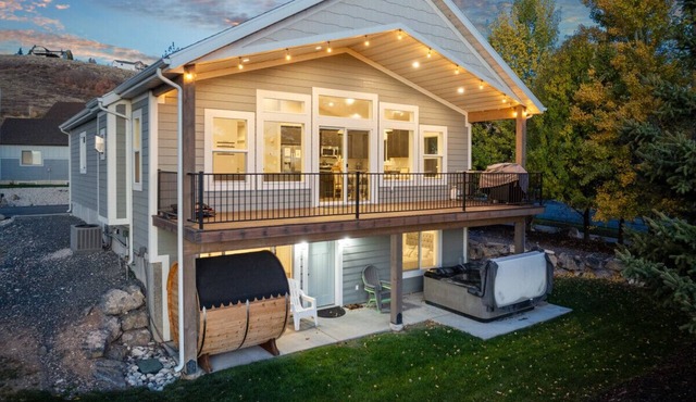 Boardwalk | Steps from Lake, Sauna, Hot Tub, Games, Pool!