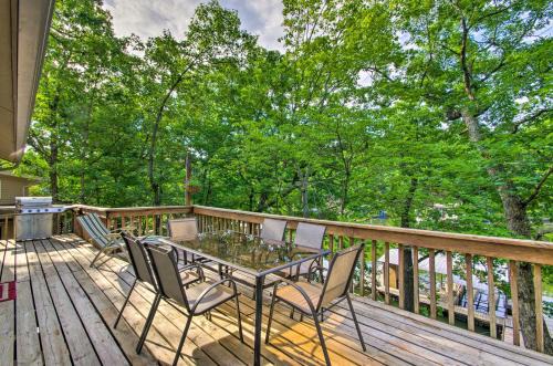 Boat Dock! Lakefront Group Getaway in Eldon