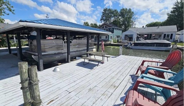 Boat dock-Waterfront-Hot tub on Indian Lake