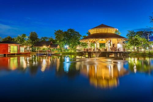 Boat House Boutique Riverside
