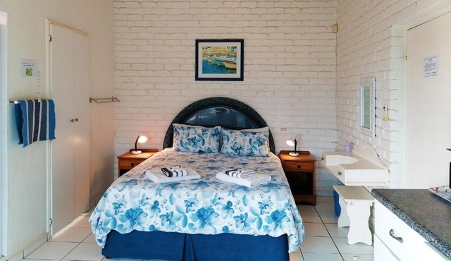 Boathouse Bed and Biscuit - Upper Deck