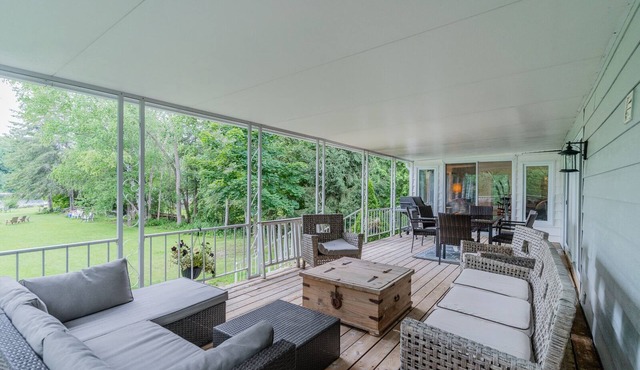 Bobcaygeon Riverfront Cottage Sleeps up to 8