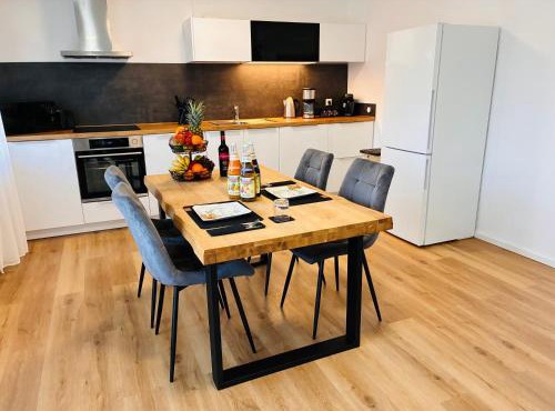 Bodensee Urban Living - Balkon & Parkplatz