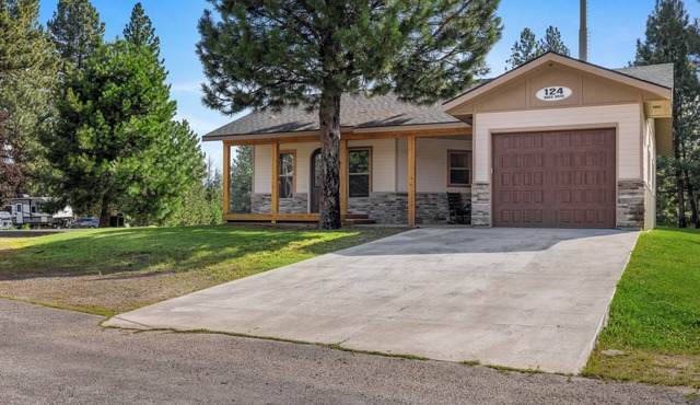 Bogie Bungalow - Walk to lake, bar & restaurant - Near golf course - AC - Fireplace - Pet Ok