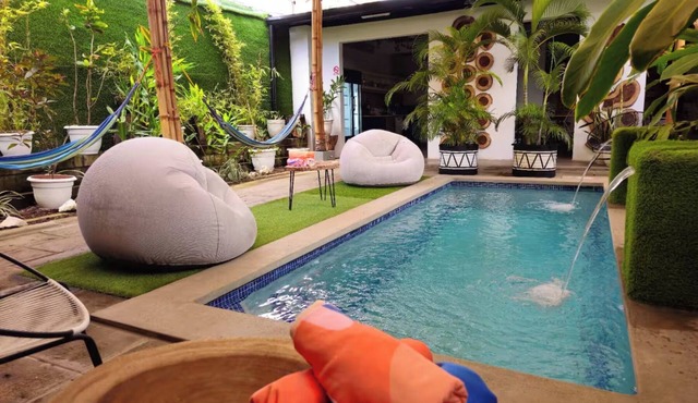 Boho Bloom Villa (17 new beds w/Pool + w/ac