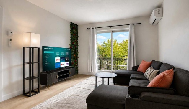 Boho Chic, 3 Bedrooms, Parking, AC, Unit 8