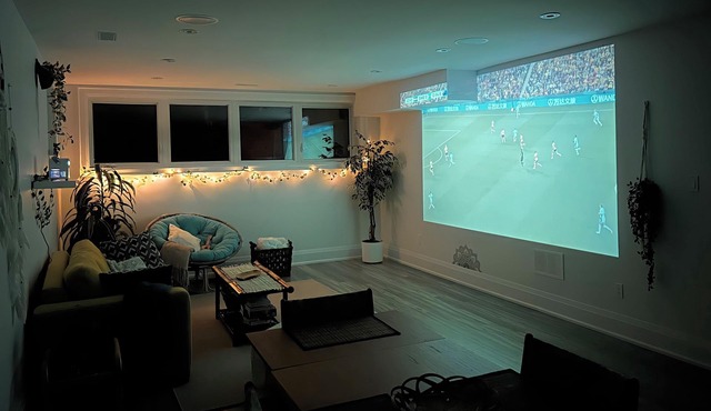 Boho-chic Spacious Basement Apartment