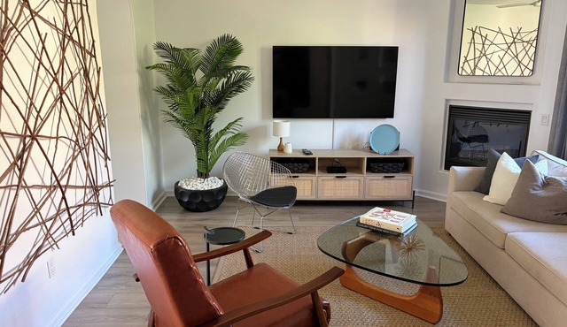 Boho Fab! New Listing & Remodeled Palm Springs Townhouse 2 bedrooms 2.5 baths