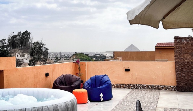 Boho Getaway with Pyramids View & Jacuzzi