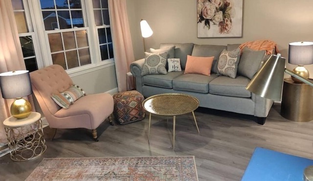 BOHO Glam: Pet Friendly 2 BR Home in Clayton