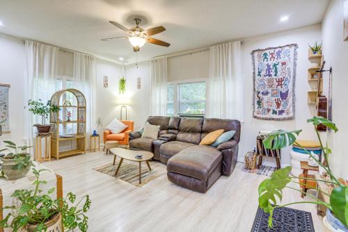 Boho Home w/Deck & Yard in Republic, Pets Welcome