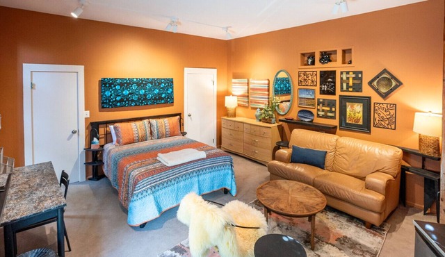 Boho Studio on 8th Ave West | Queen Anne, Seattle Near Stadium