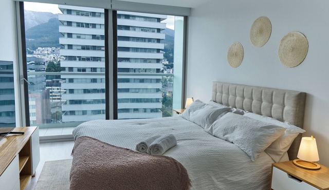 Boho-style apartment with balcony in La Carolina, 60" 4K TV