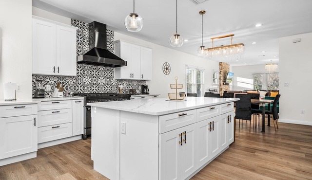 Bold Bright 4br/3.5full Baths Near Riverwalk Dtown
