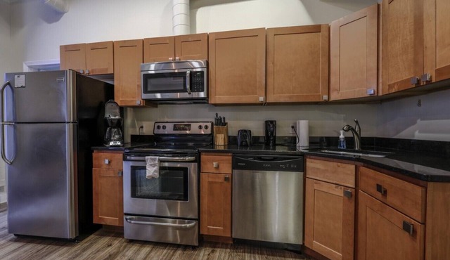 Bold, Spacious 2br in Boston`s Financial District
