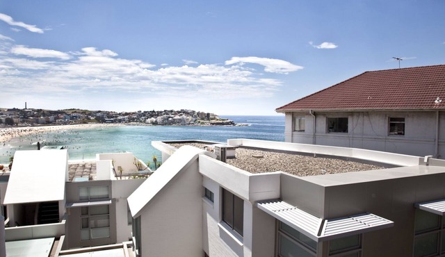 Bondi Beach Spacious Studio w Ocean View