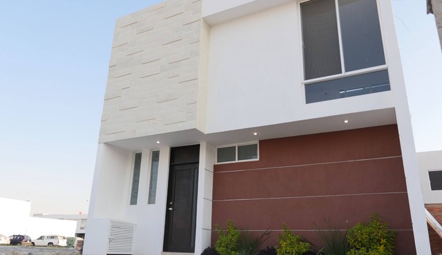 Bonita Casa y Casa Club con Alberca y Canchas