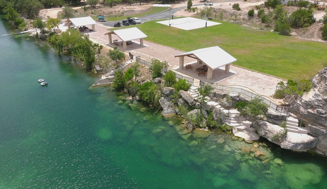 Book 4 cabins with Private River Access to the Nueces River