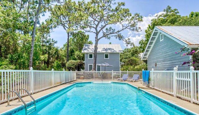 BOOK SPRING BREAK 2023 NOW! COUPLES COTTAGE WITH POOL NEAR BEACH! PETS OK!!