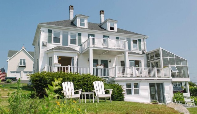 Boothbay Harbors Ocean View Garden Suite! Admiral's Quarters Room 9 - Jersey's Favorite Room!