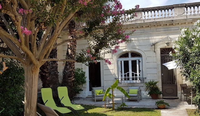 BORDEAUX: Charming luxury house 4* 100m2 garage near tram shops