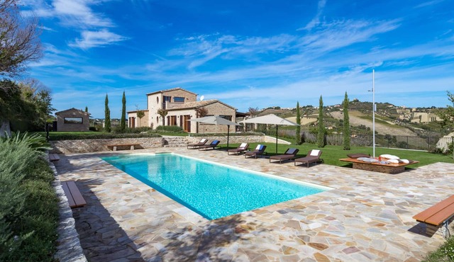 Borgo Da Monte 8, Emma Villas