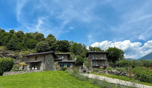 Borgo Erbiola Rosa Rustico Holiday Apartment with Pool