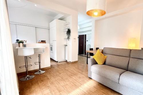 BorgoLuce Spacious Apt - 2 Baths & FREE Parking