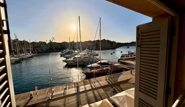 Bormla Seafront 3 Bedroom Apartment
