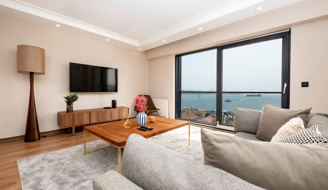 Bosphorus View 2BR - Modern Design - Central Apartments