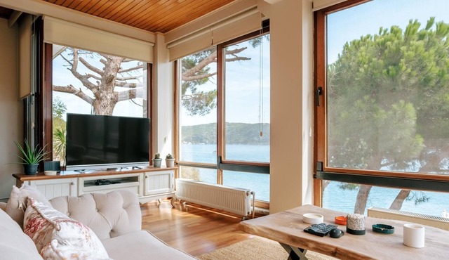 Bosphorus View House with Garden 5 min to Coast