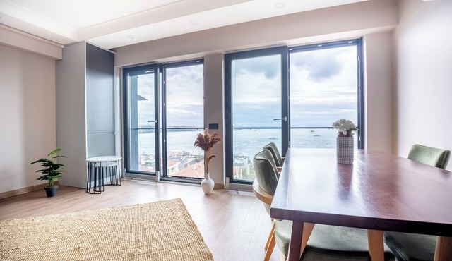 Bosphorus View with 2 bedrooms and WiFi, AC, Elevator