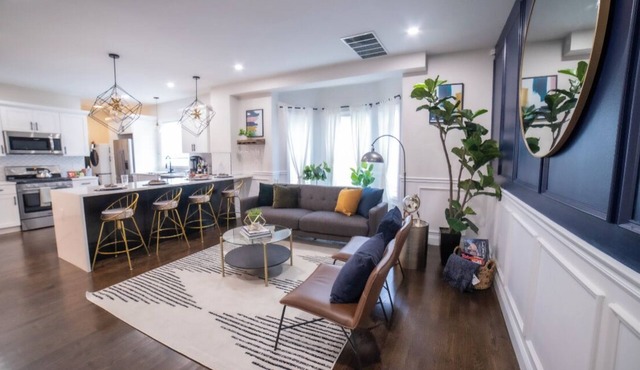 Boston 2 level luxury home, Free Parking, 5 mins to casino & 10 mins to airport