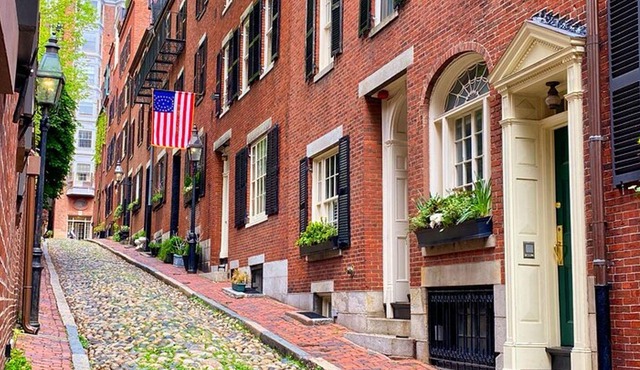 Boston: Beacon Hill Walking Tour with History and Photo Tips